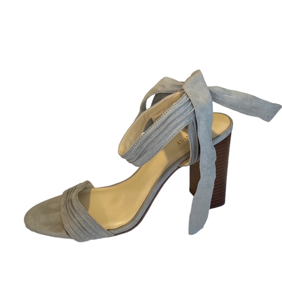 Nine West Gray Faux Suede Ankle Tie Block Heel Sandals Size 10.5 - Picture 1 of 9